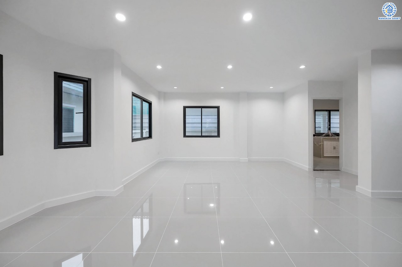 บ้านมือสองตกแต่งใหม่ โครงการ ณัฐชากรีนวิลล์ ปิ่นเกล้า-กาญจนาฯ บนเนื้อที่ 57.70 ตร.ว. ฟังก์ชัน 3 ห้องนอน 2 ห้องน้ำ จอดรถได้ 2 คัน บนทำเลศักยภาพ ใกล้เซ็นทรัลเวสต์เกต ทางด่วน "ศรีรัช" รถไฟฟ้าสายสีม่วง "สถานีตลาดบางใหญ่"